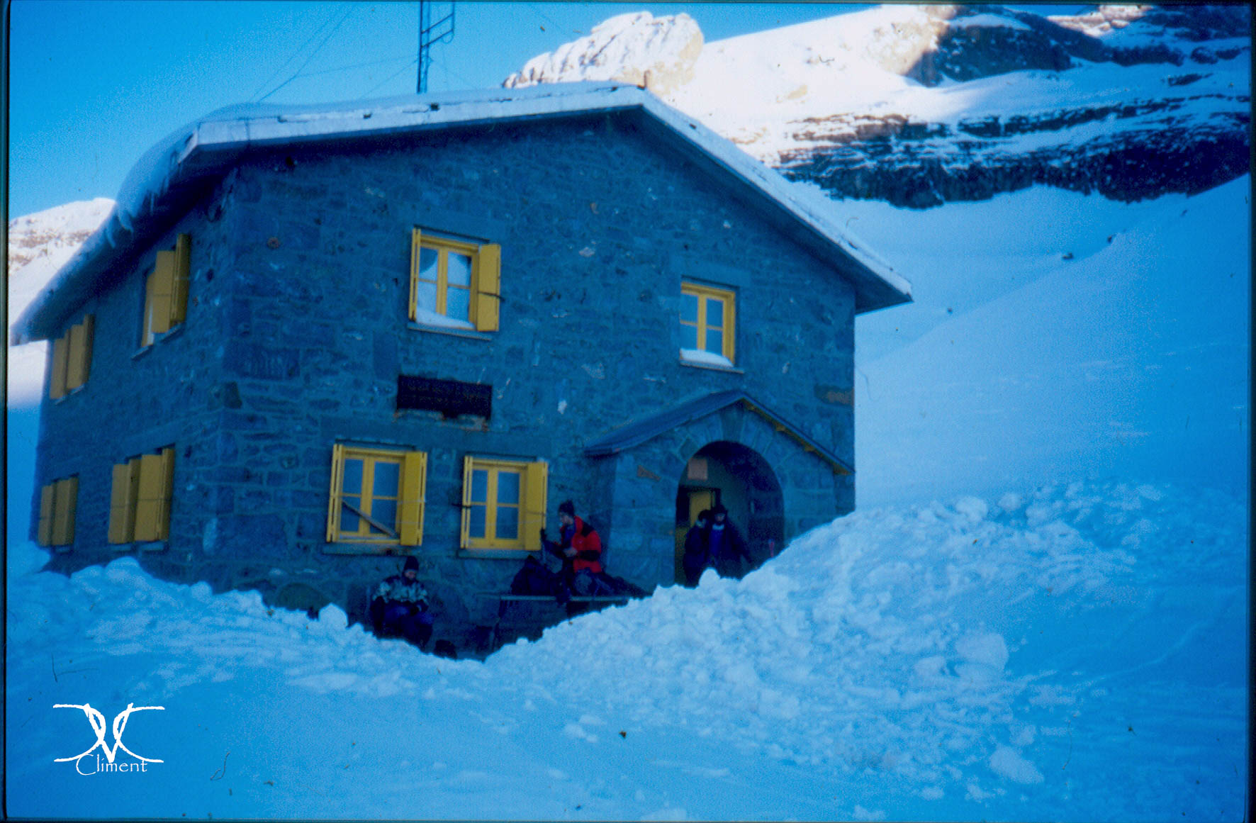 Aventura Inolvidable en los Pirineos: Monte Perdido en Invierno